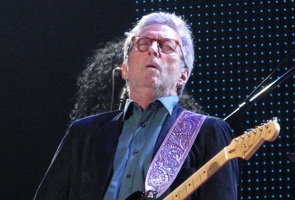 Eric Clapton turned out to be a vaccinated anti-vaxxer