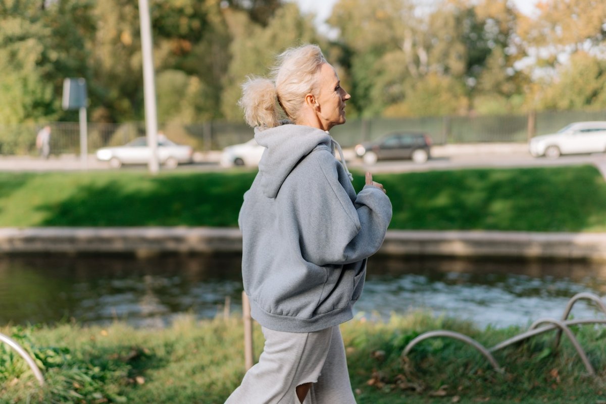 Centenarians: step counting reduces risk of early death by 65% ​​- doctor Zakharova