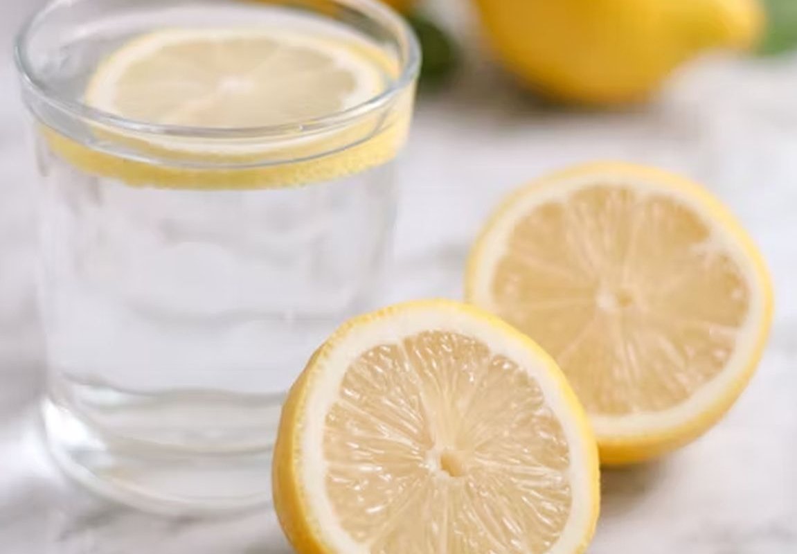 water with lemon