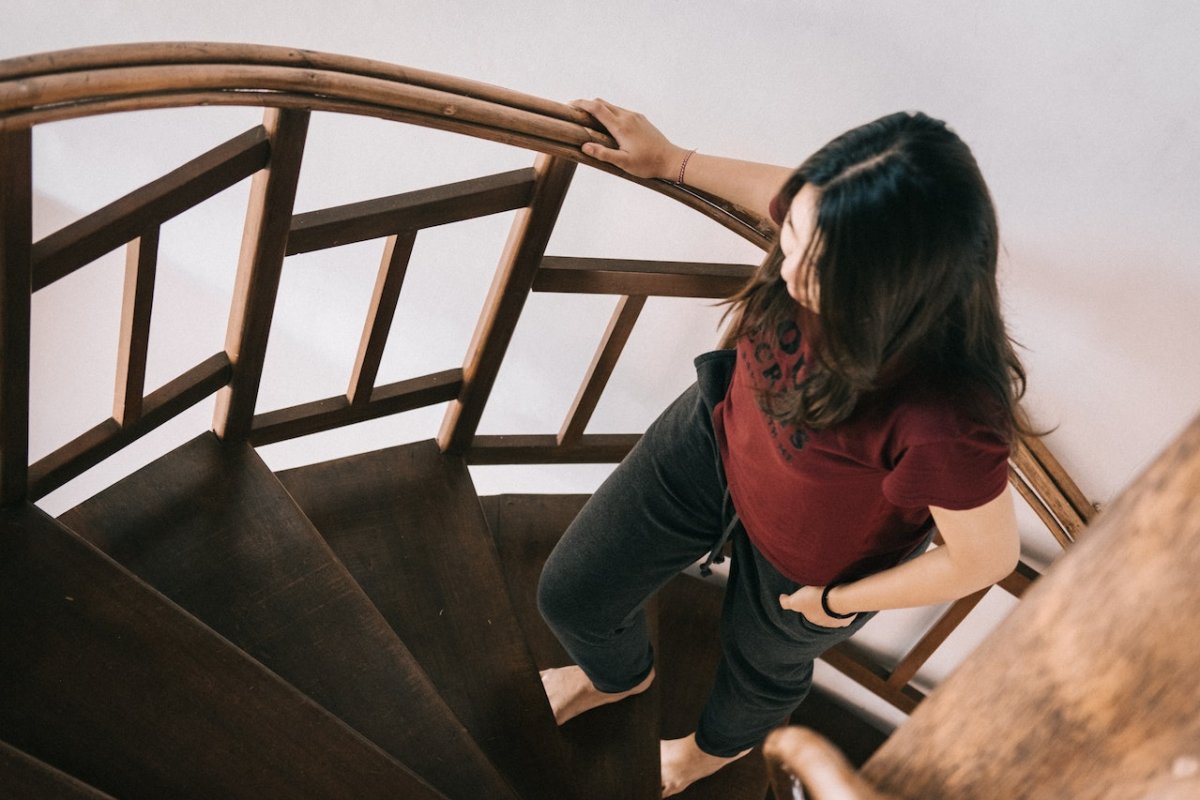 Symptom of bowel cancer may appear when climbing stairs