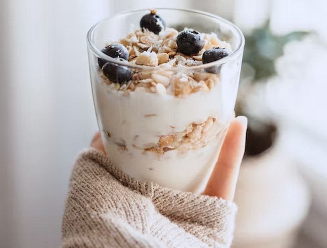 yogurt with berries