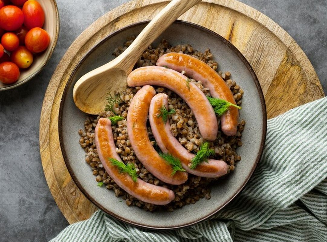 sausages with porridge