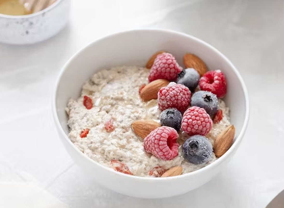 oatmeal with berries