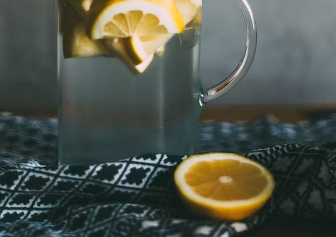 water with lemon