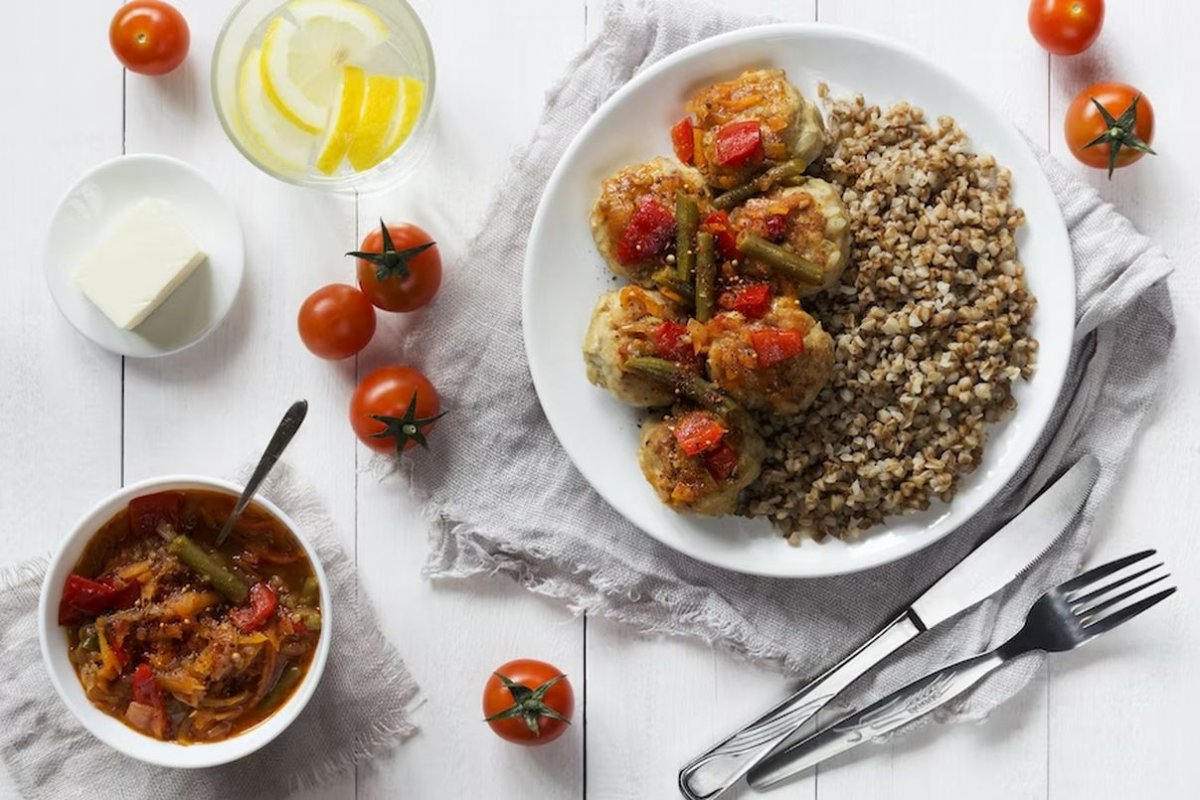 buckwheat with meatballs