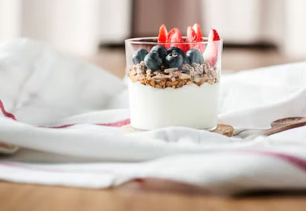 yogurt with berries