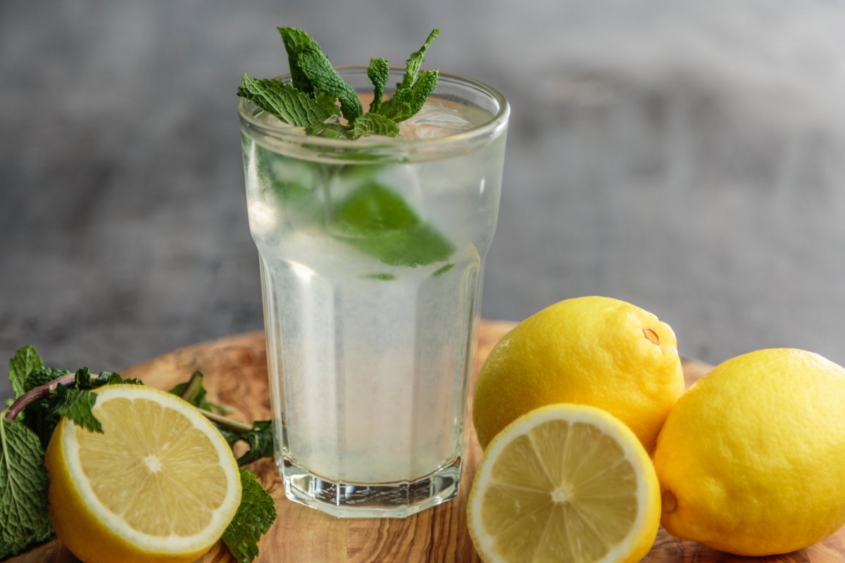 Strokov Nutritionist: Here's What Happens to Your Body When You Drink Lemon Water Every Morning