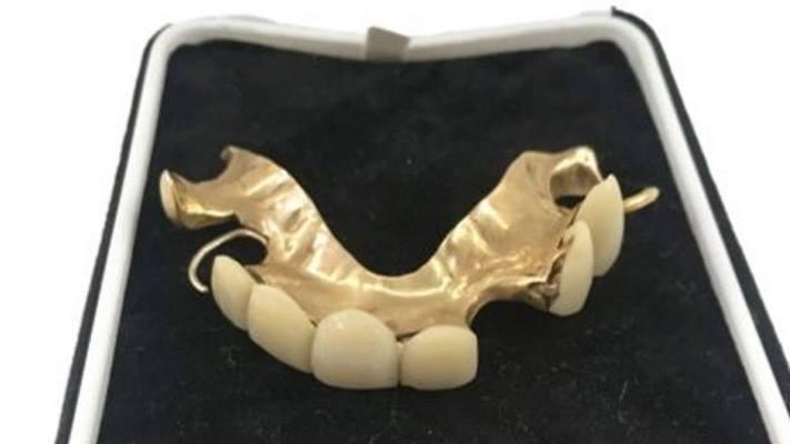 Winston's golden dentures Churchill sold at auction