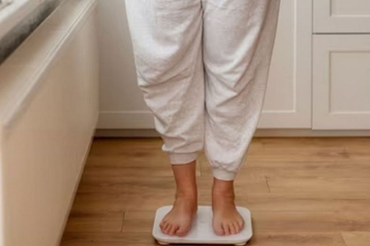 feet on the scale