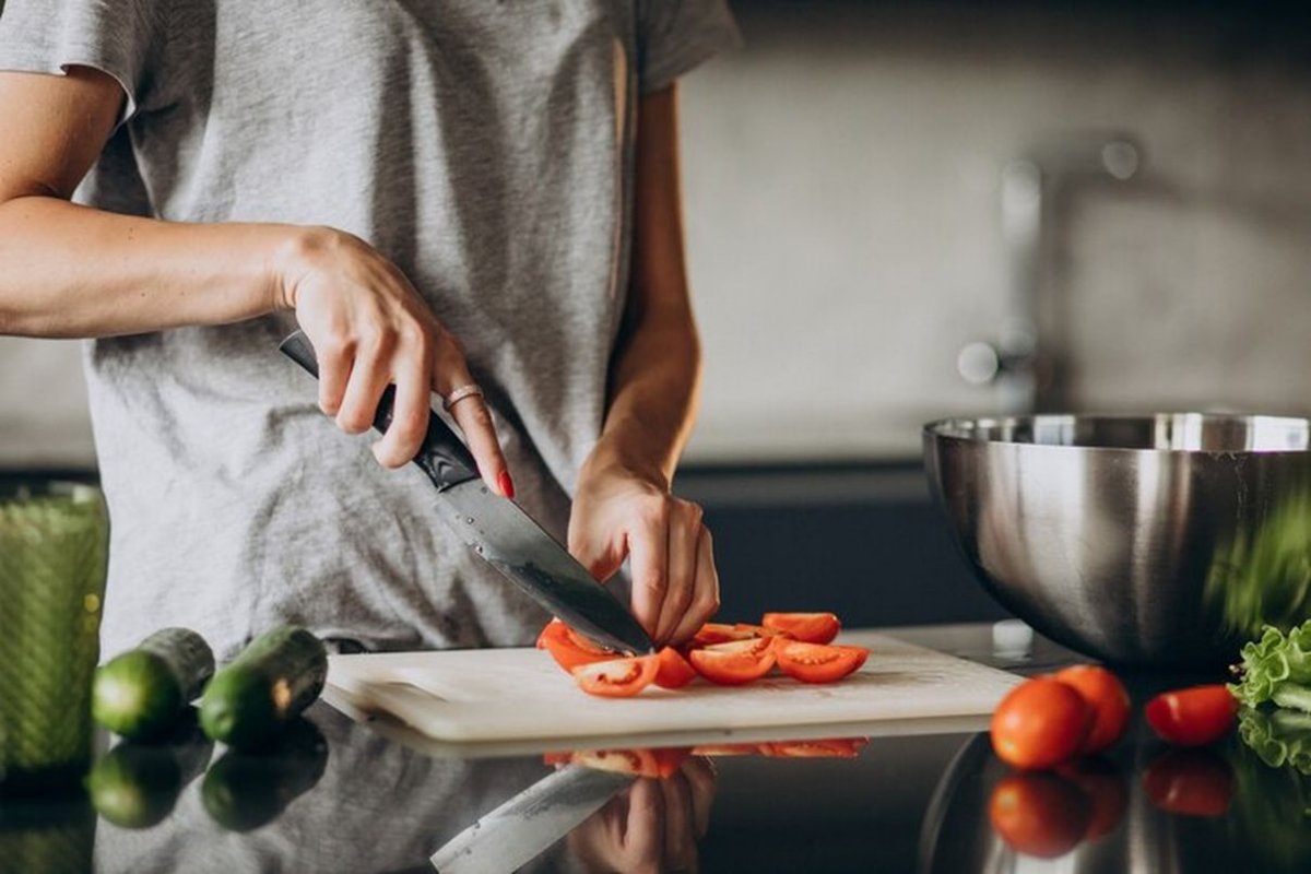 woman cuts vegetables