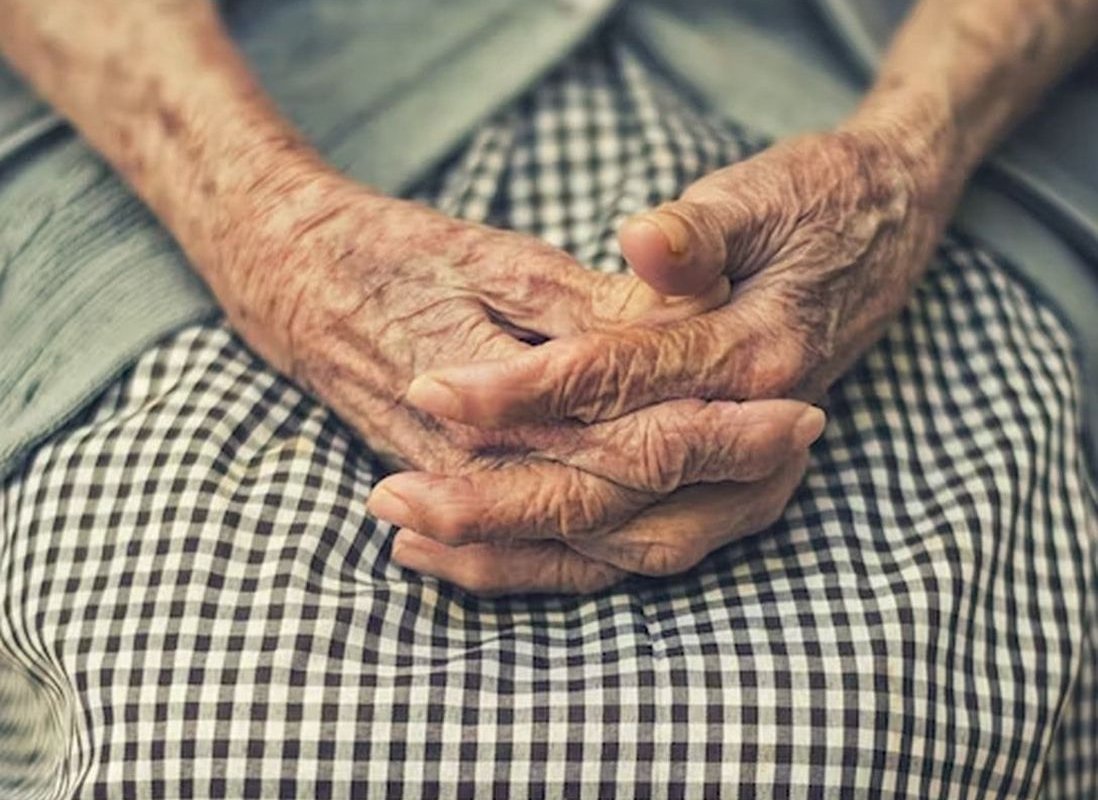 hands of an elderly woman