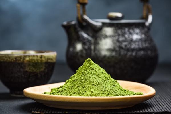 Tea that can help with patients with gum disease who rinsed with a mouthwash containing matcha in their saliva had significantly less Porphyromonas gingivalis (P. gingivalis), the study authors wrote. </p>
<p>“Our findings may pave the way for a promising, new therapeutic option for using matcha to treat patients with periodontitis,” write the authors, led by Dr. Rema Nakao of the National Institute of Infectious Diseases in Tokyo. </p>
<p>Matcha, an intensely colored green tea, has long been studied for its possible use in the fight against viruses, fungi and bacteria. In a 2018 study, patients with plaque-related gingivitis who gargled with a green tea-based liquid had the same signs of plaque and gums as those who gargled with chlorhexidine. </p>
<p>To study the potential of matcha in the treatment and prevention of periodontitis, 16 species of oral bacteria, including three strains of P. gingivalis, were added to a matcha extract solution in vitro. </p>
<p>Within two hours, almost all P. gingivalis cells were destroyed, and after four hours, all the remaining cells were dead. This effect suggests that matcha inhibits the growth and reduces bacterial activity, the authors write. </p>
<p>A study was then conducted on 45 people with gum disease. Participants were divided into three groups: one group received matcha powder, another received powdered barley tea, and the third group was given a powder containing the anti-inflammatory sodium azulene sulfonate hydrate. Participants made a mouthwash by dissolving the powder in water and gargling with it twice a day for a month. An oral examination was performed and saliva samples were taken before and after mouthwash use, the authors write. </p>
<p>According to lab tests, those who used matcha mouthwash experienced a dramatic reduction in the bacteria that cause periodontal disease. Those who used anti-inflammatory medications or barley tea powders experienced a reduction in bacteria. </p>
<p>However, the study had limitations, including that matcha was only tested using mouthwash. It is unknown to what extent mouthwash use in general reduces bacteria in the mouth. </p>
<p>The authors write that using another delivery method, such as injecting matcha directly into periodontal pockets, has not been tested. Additionally, larger clinical trials of topical matcha are needed to confirm its clinical efficacy and benefit for patients with gum disease. </p>
<p>“The results suggest the preventive and therapeutic potential of matcha as a combination drug for periodontal diseases,” Nakao and co-authors write. </p>
				</div>
				<div class=