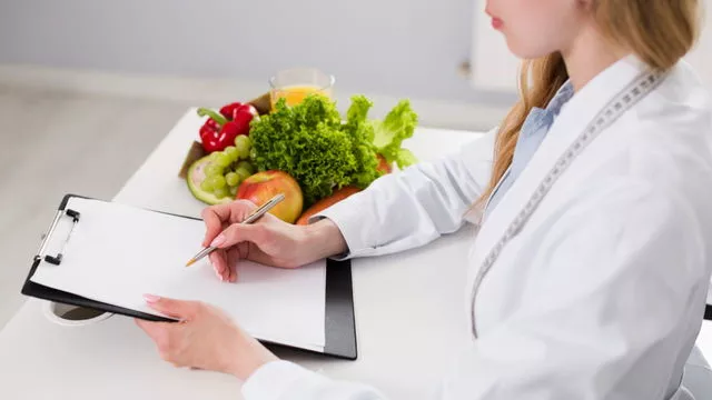 Is there a need for a professional standard for nutritionists? Expert opinion