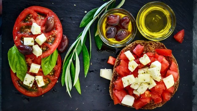 The benefits of the Mediterranean diet trickle down from one person to other family members