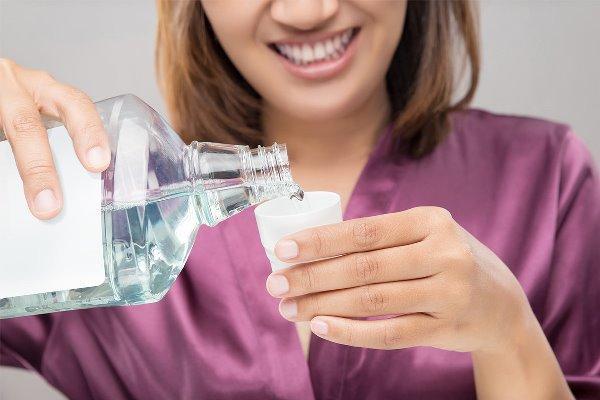 Alcohol-free mouthwashes may taste better but remove less plaque